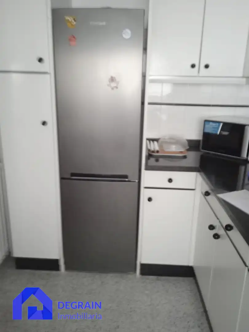 Cocina de Piso de alquiler en Oviedo  con Calefacción, Terraza y Amueblado