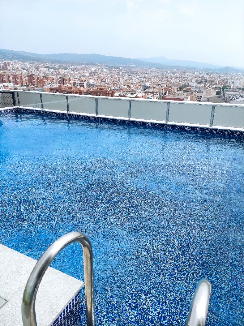 Piscina de Pis de lloguer en Mataró amb Aire condicionat, Calefacció i Terrassa