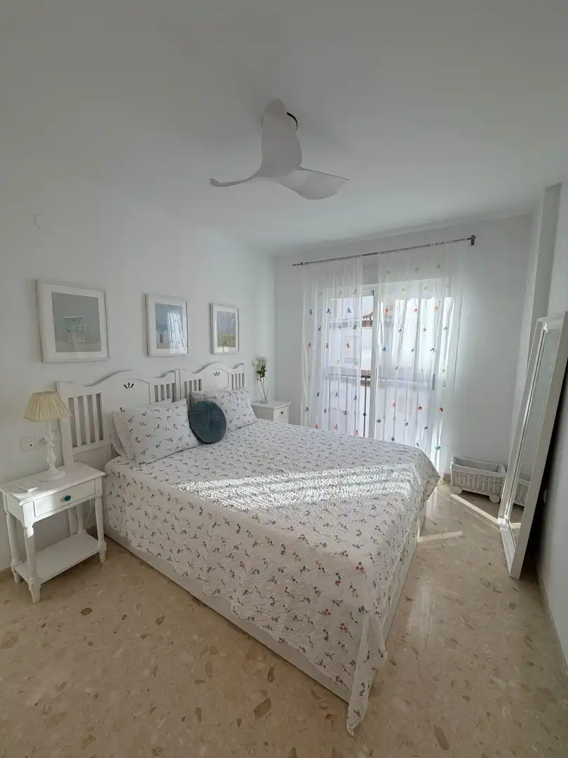 Flat for rent in Calle Alhambra, 19, La Herradura centro
