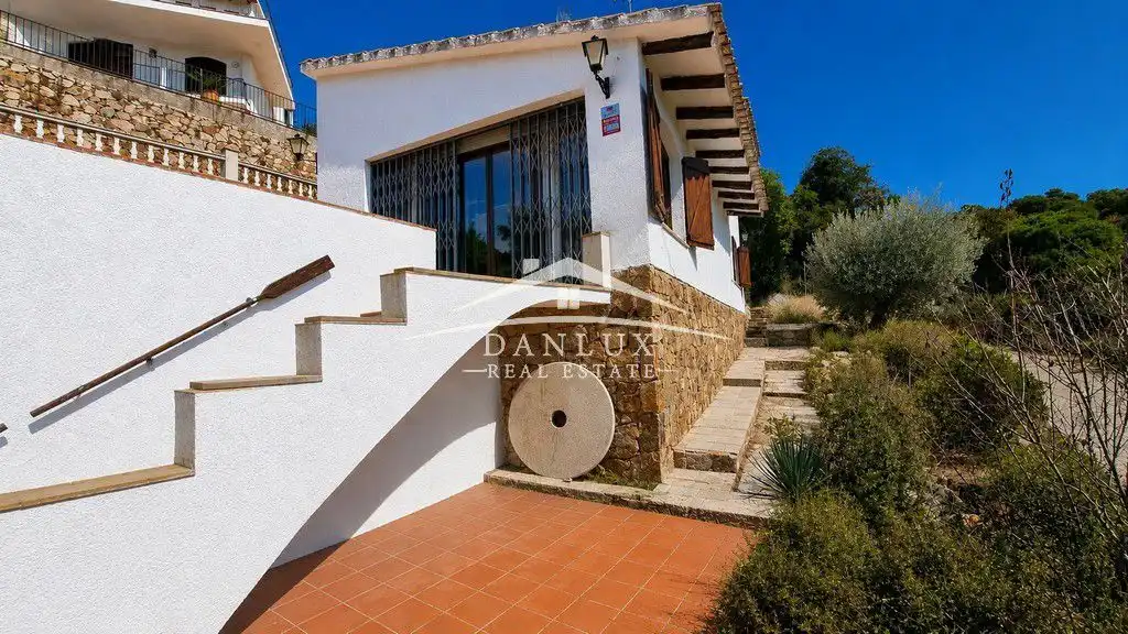 Vista exterior de Casa o xalet en venda en Tossa de Mar amb Terrassa, Traster i Balcó