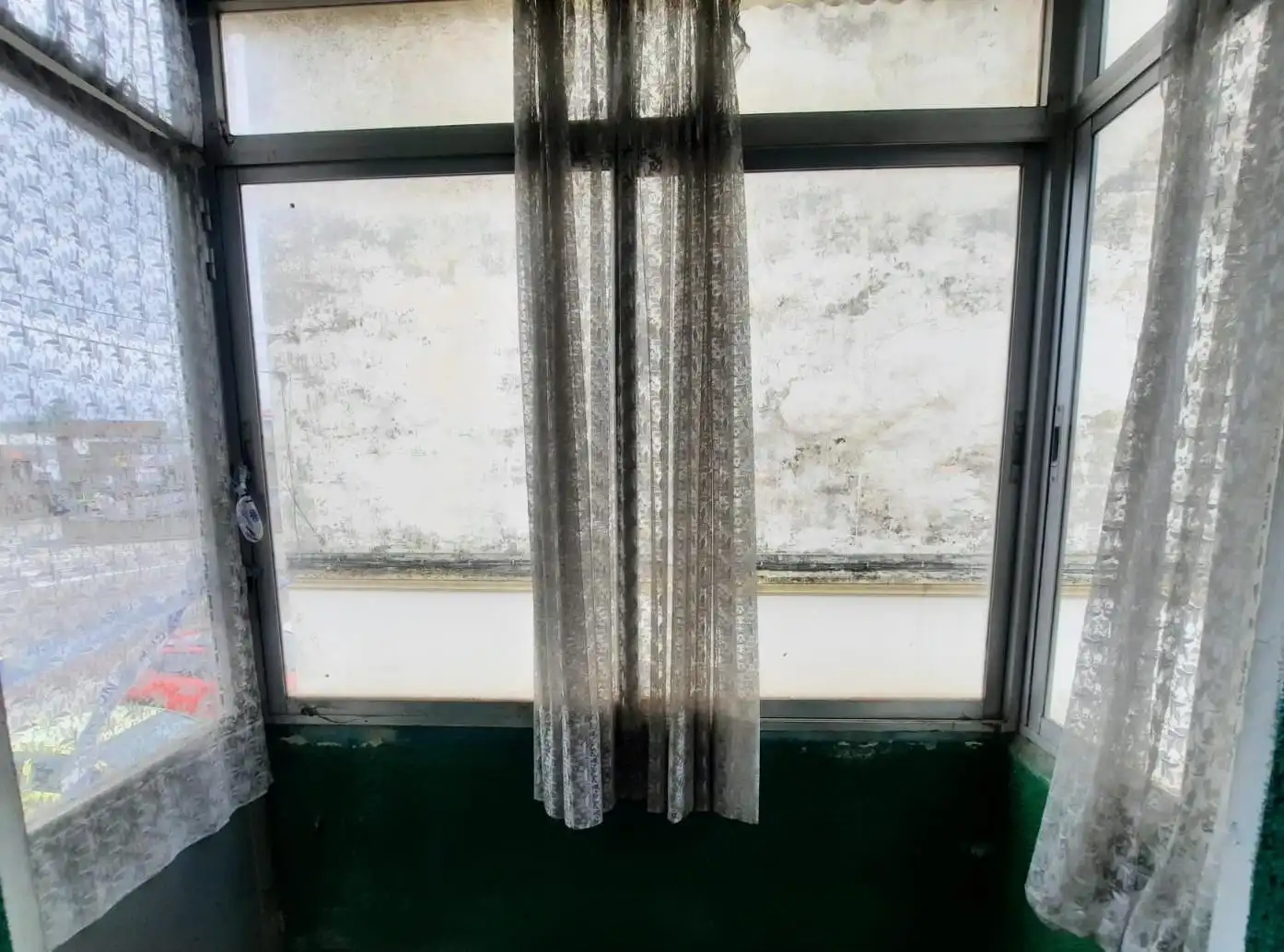 Dormitori de Casa o xalet en venda en Torrelavega  amb Jardí privat