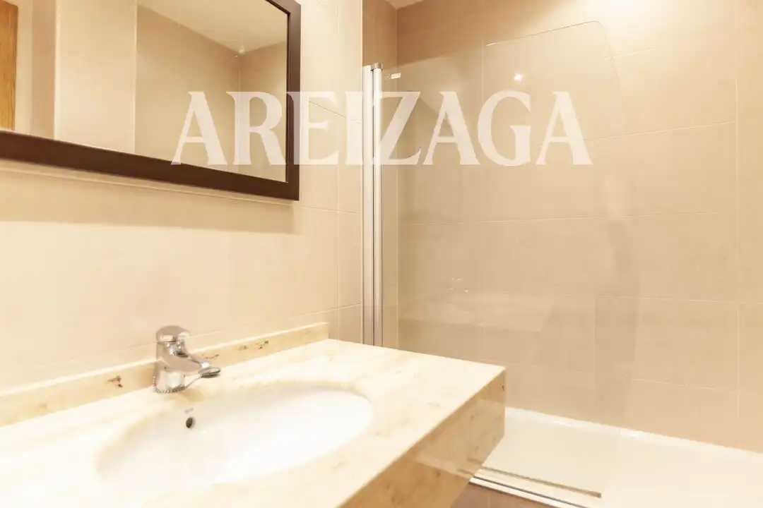 Badezimmer von Wohnung zum Verkauf in Donostia - San Sebastián  mit Heizung, Terrasse und Balkon