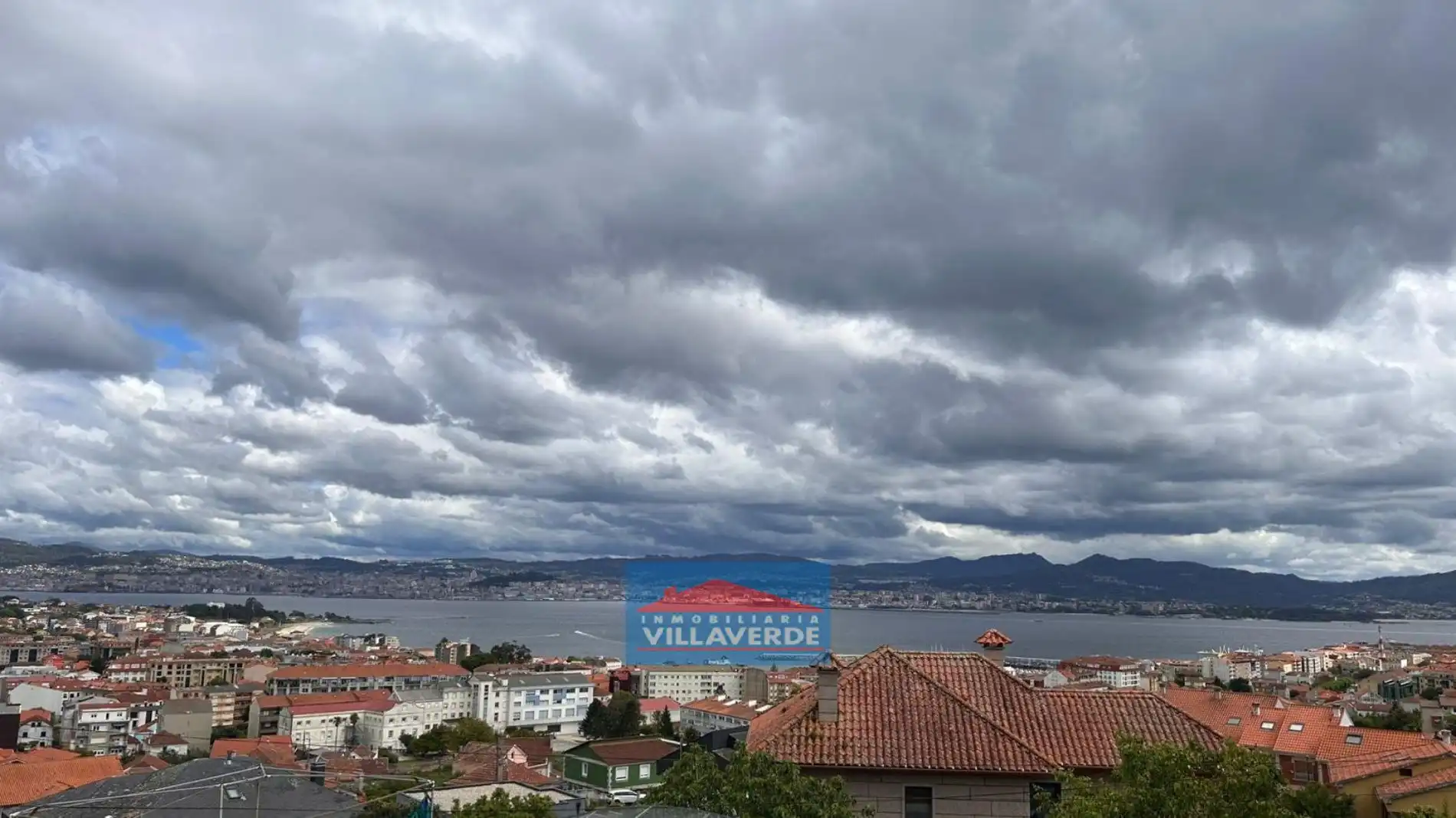 Vista exterior de Casa o xalet en venda en Cangas 