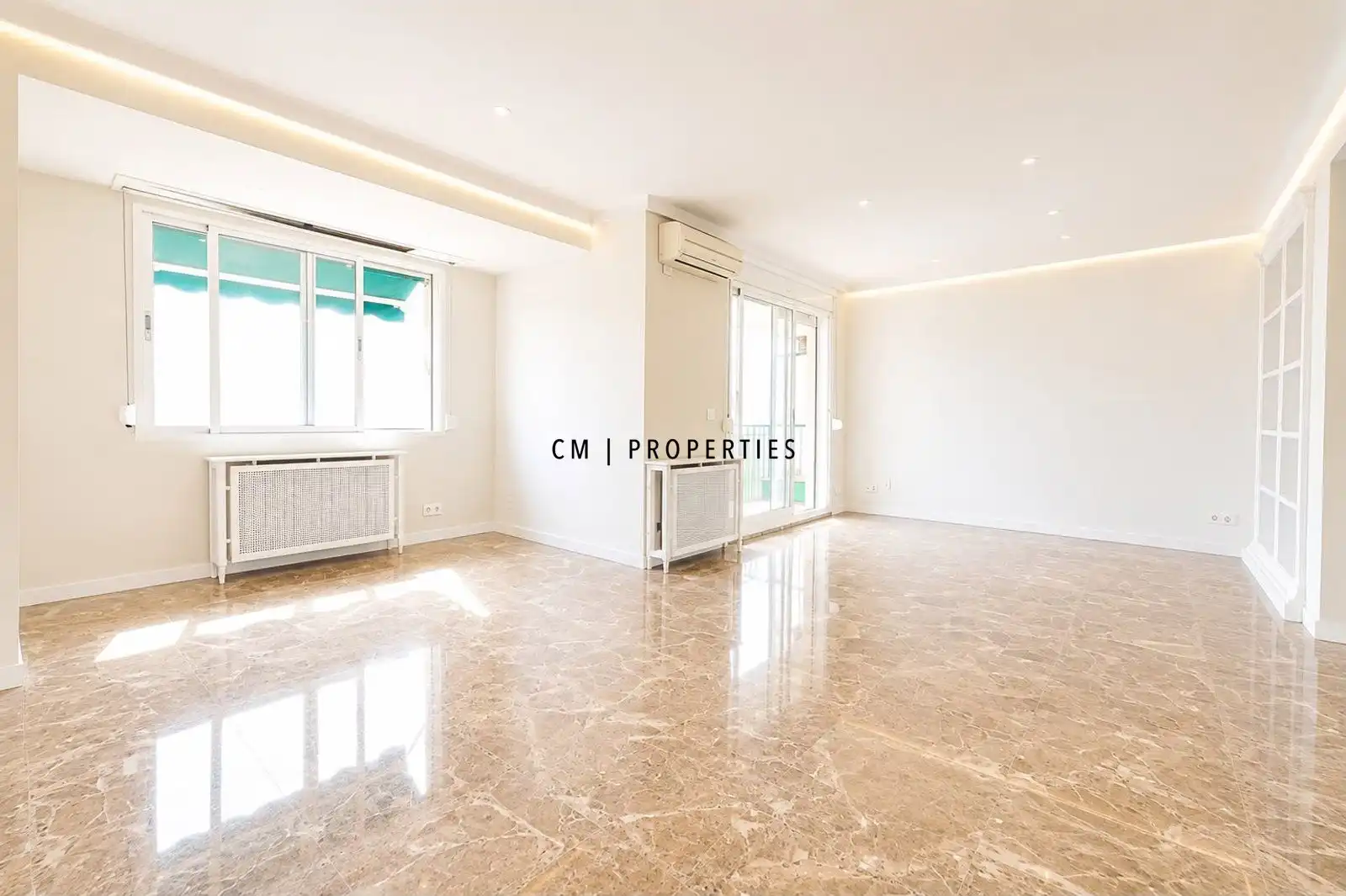 Living room of Flat for rent in Valencia  with Air Conditioner, Heating and Terrace