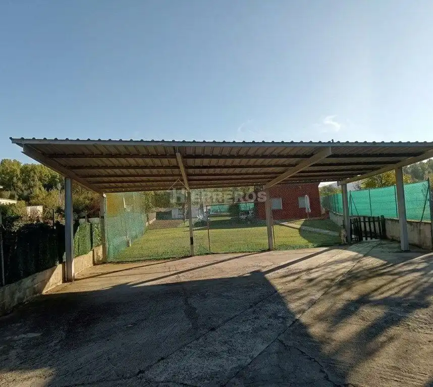 Aparcament de Casa o xalet en venda en Ribafrecha amb Calefacció, Traster i Piscina