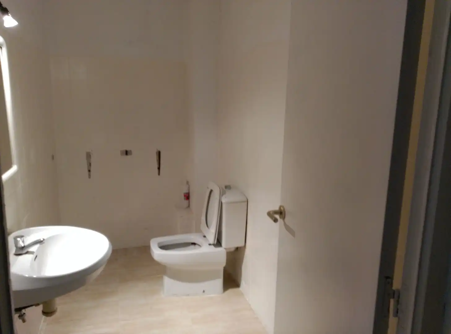 Bathroom of Commercial properties for sale in Sabadell