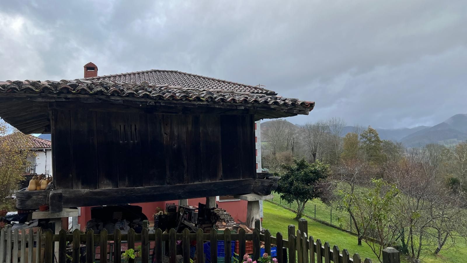 Exterior view of House or chalet for sale in Cangas de Onís  with Heating, Private garden and Storage room