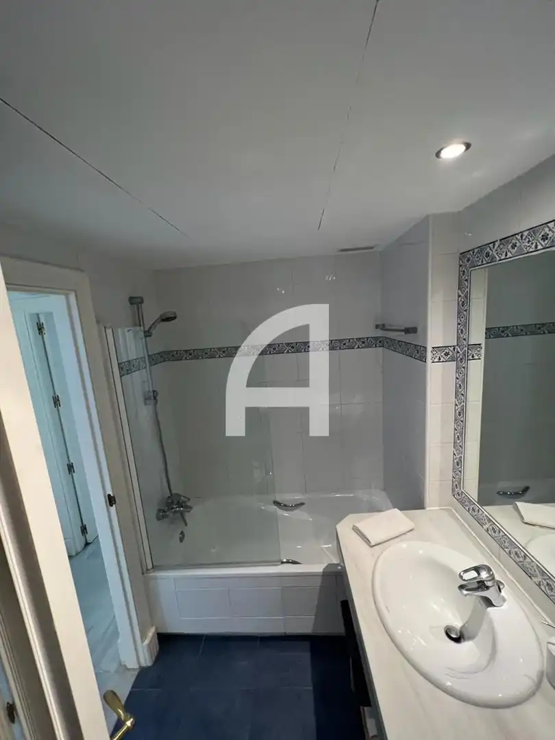 Bathroom of Flat for rent in Marbella  with Air Conditioner, Heating and Swimming Pool