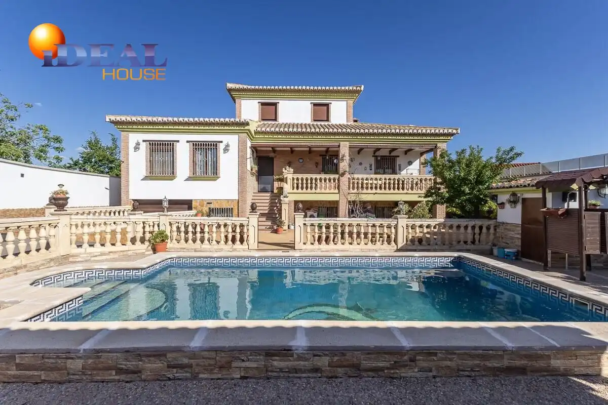 Villa mit Pool zum Verkauf in Albolote