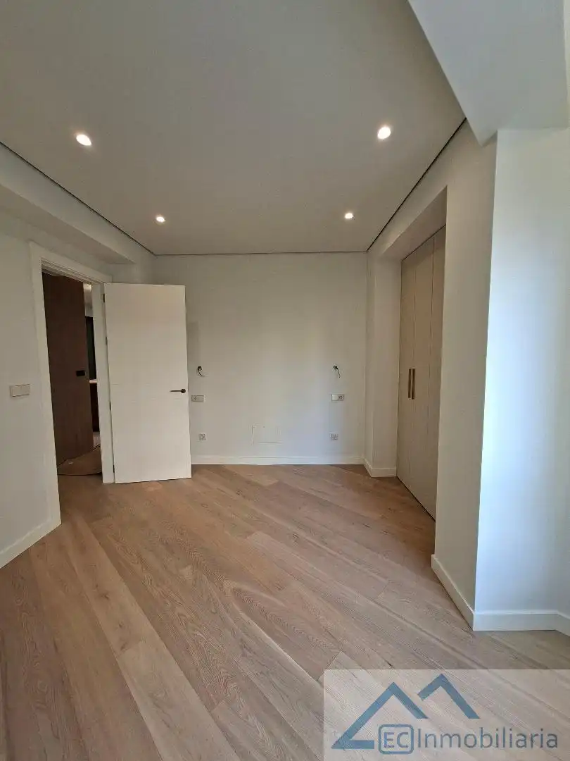 Piso en venta en Santander con Calefacción y Trastero