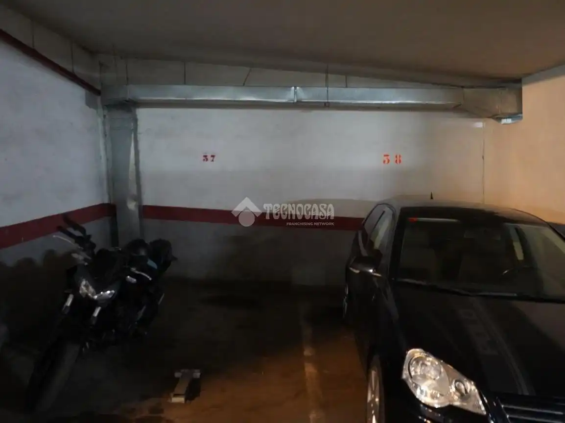 Einzelparkplatz zum Verkauf in Zona Botánico