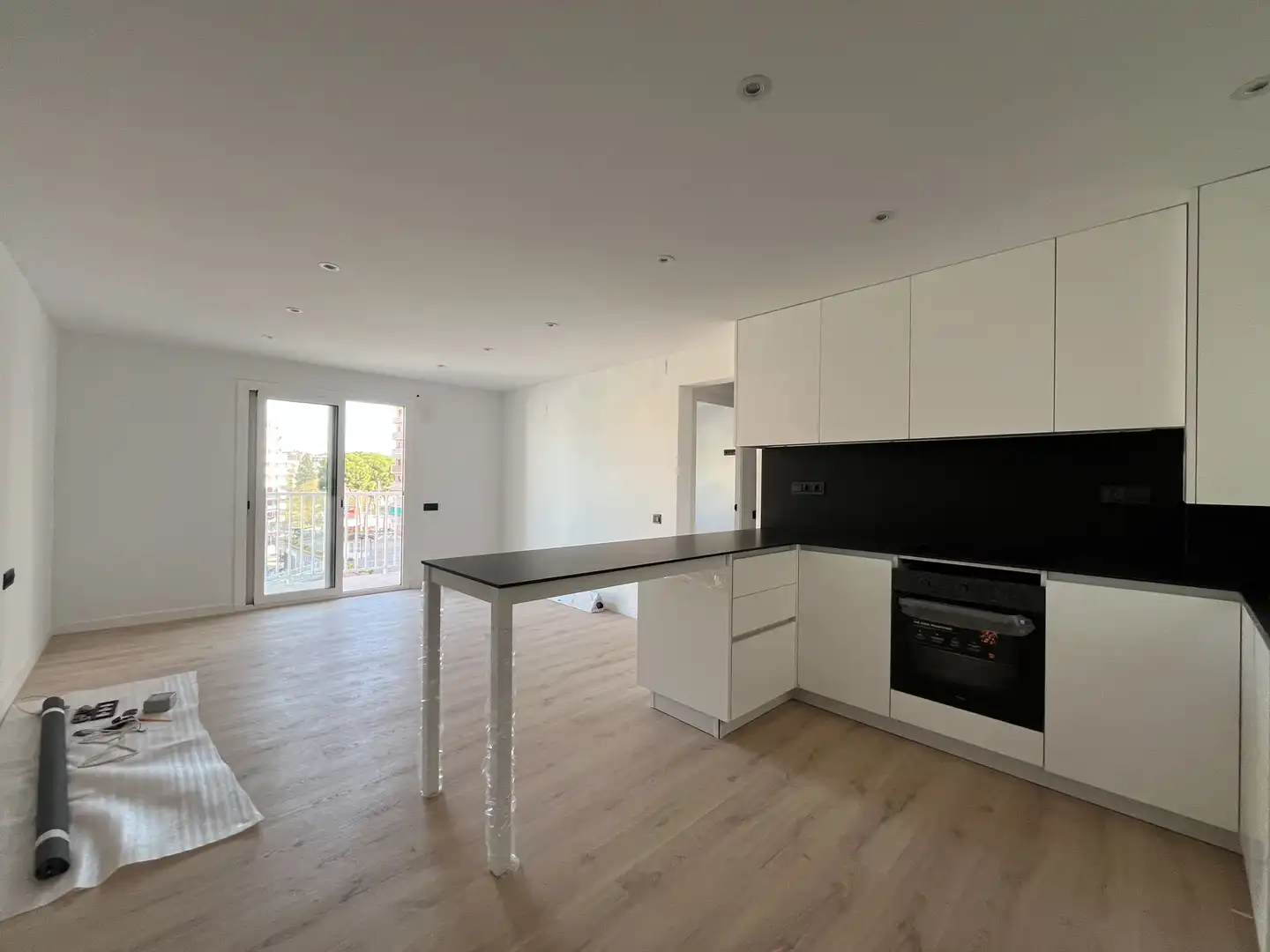 Cocina de Piso de alquiler en Cerdanyola del Vallès con Parquet, Horno y Balcón