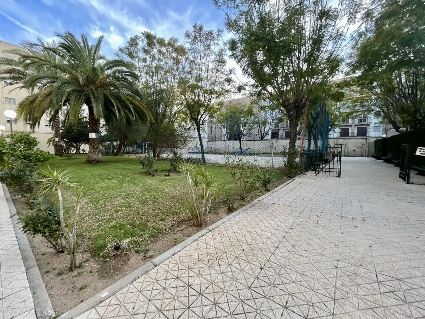 Exterior view of Flat for sale in Sevilla  with Air Conditioner, Parquet flooring and Balcony