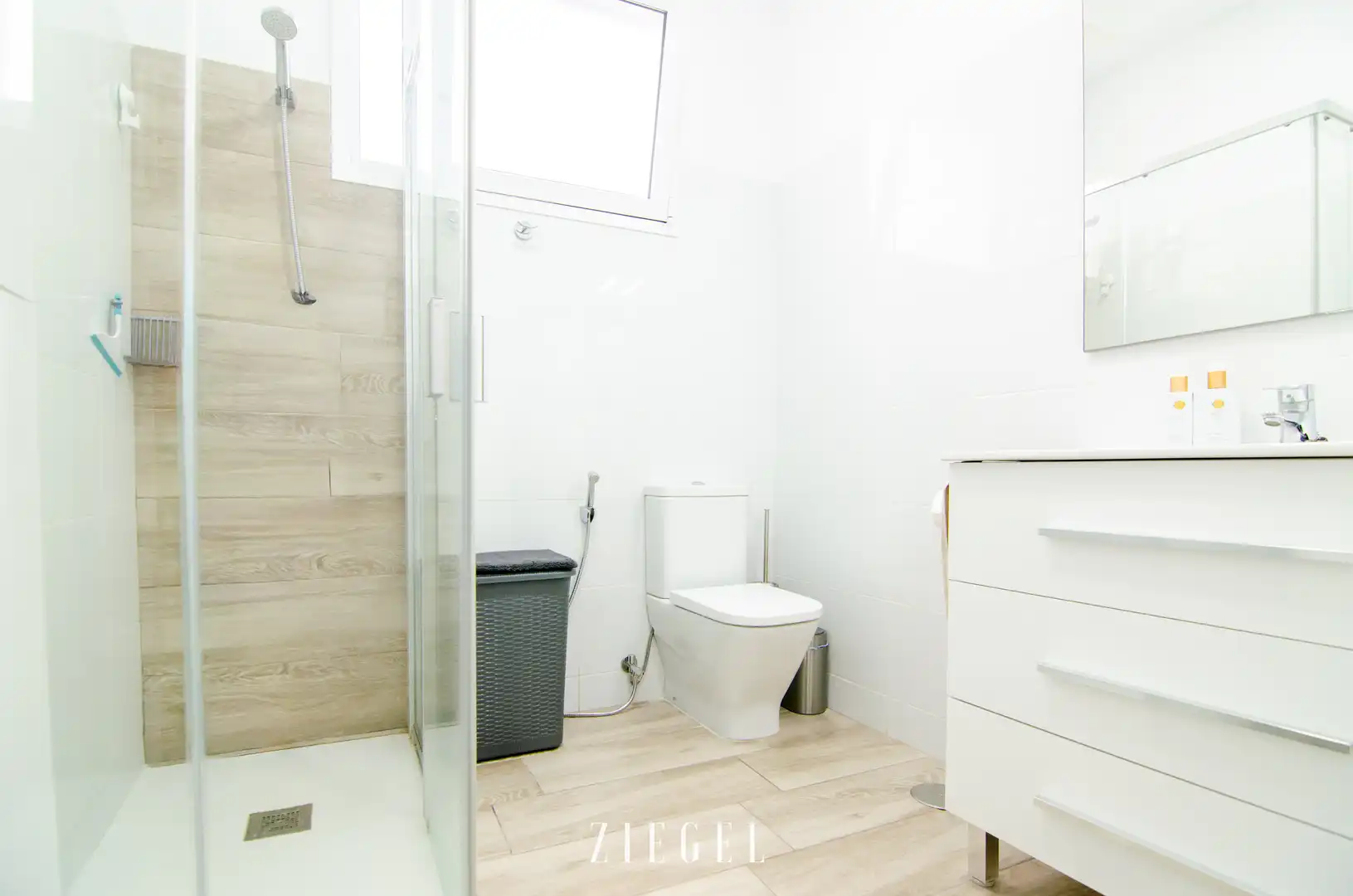 Bathroom of Flat for sale in Las Palmas de Gran Canaria  with Terrace, Storage room and Furnished