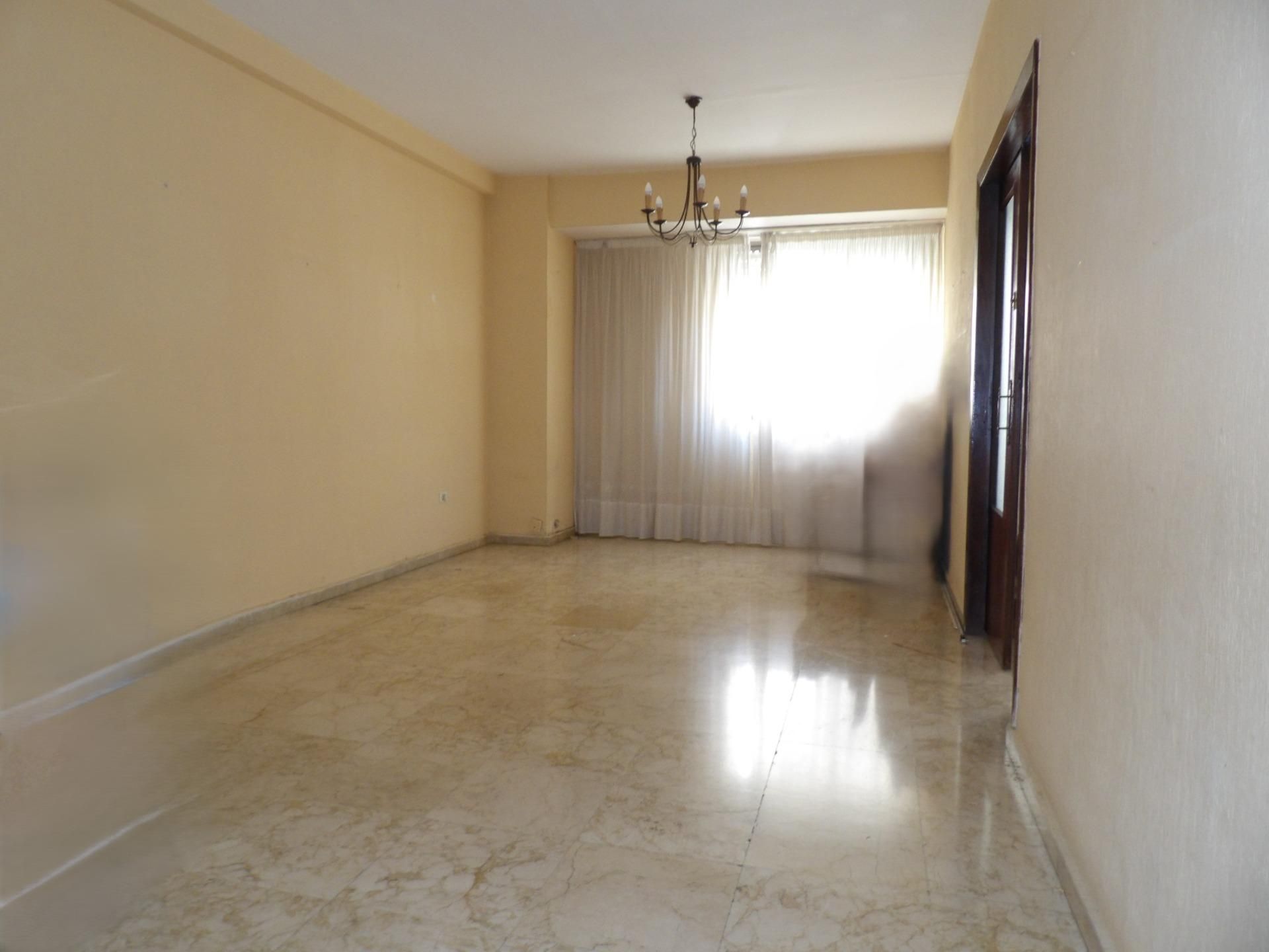Sala d'estar de Pis en venda en Algeciras amb Balcó