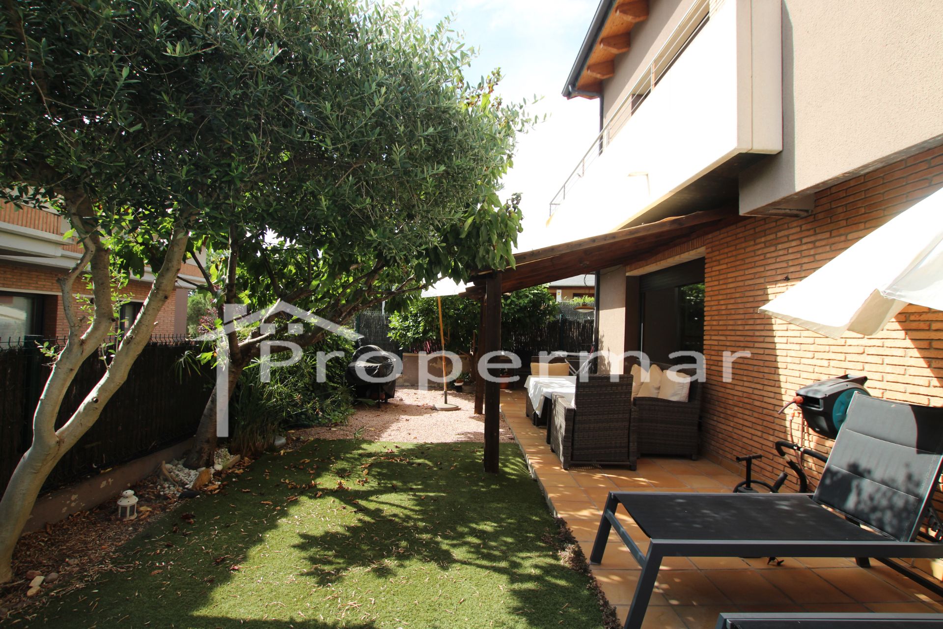 Jardí de Planta baixa en venda en Llinars del Vallès amb Calefacció, Jardí privat i Terrassa