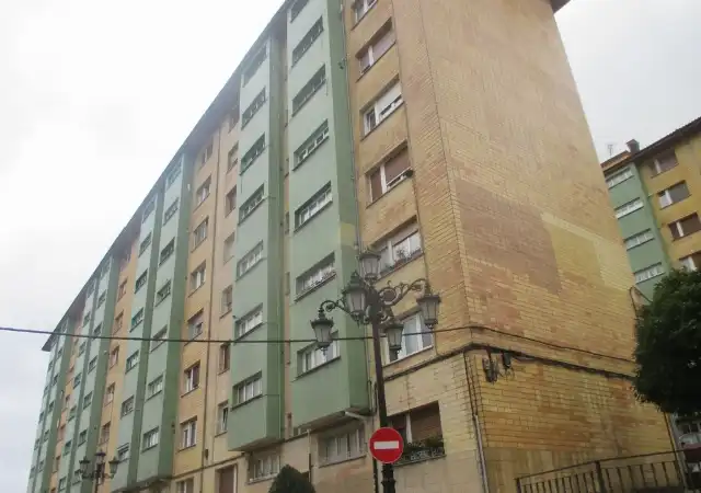 Vista exterior de Pis en venda en Oviedo 