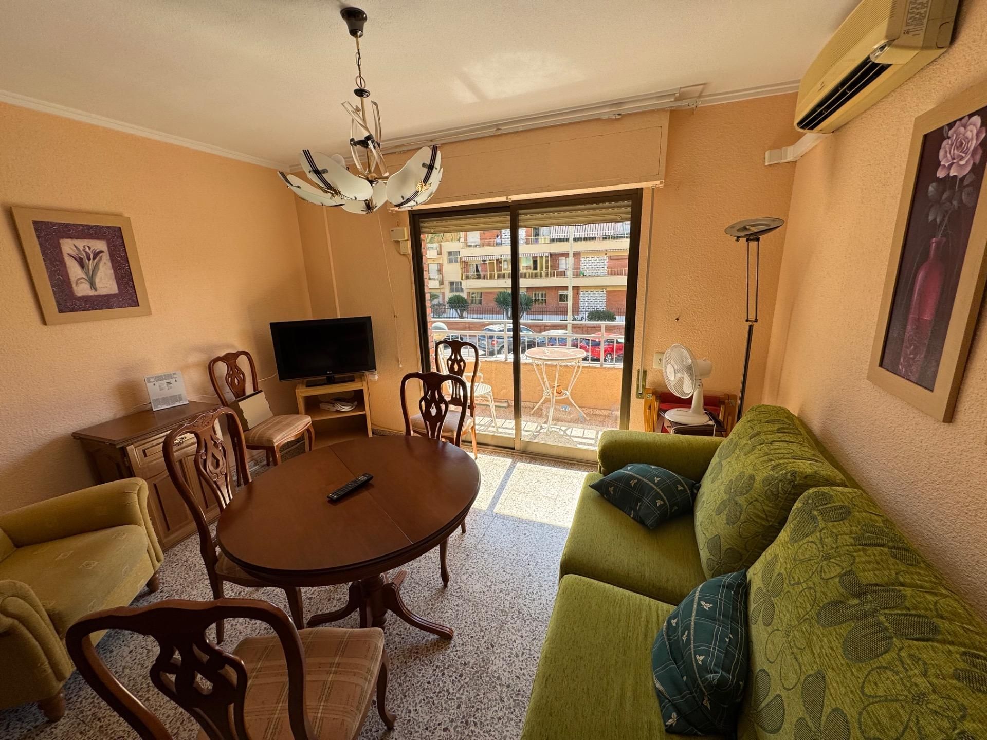 Sala d'estar de Apartament de lloguer en Alicante / Alacant amb Calefacció, Terrassa i Balcó