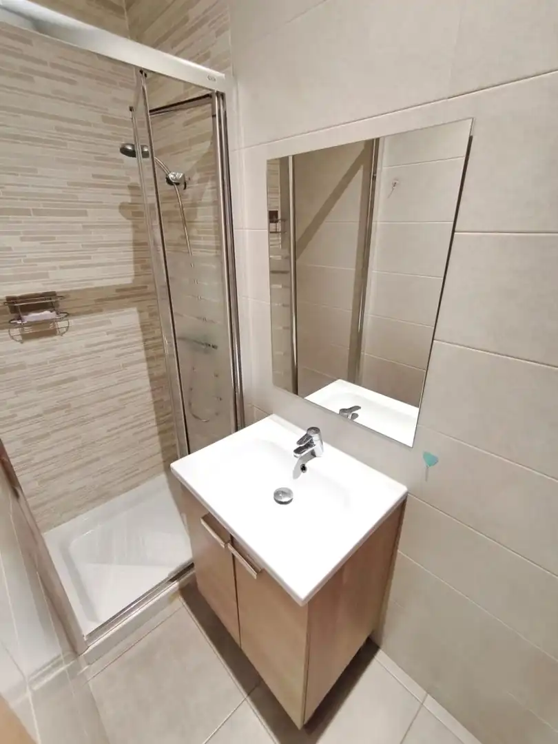 Baño de Apartamento de alquiler en Madrid con Aire acondicionado, Calefacción y Amueblado