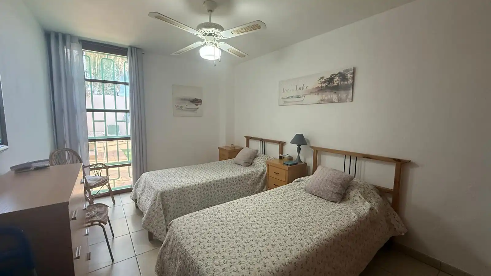Schlafzimmer von Erdgeschoss zum Verkauf in Arona mit Privatgarten, Terrasse und Abstellraum