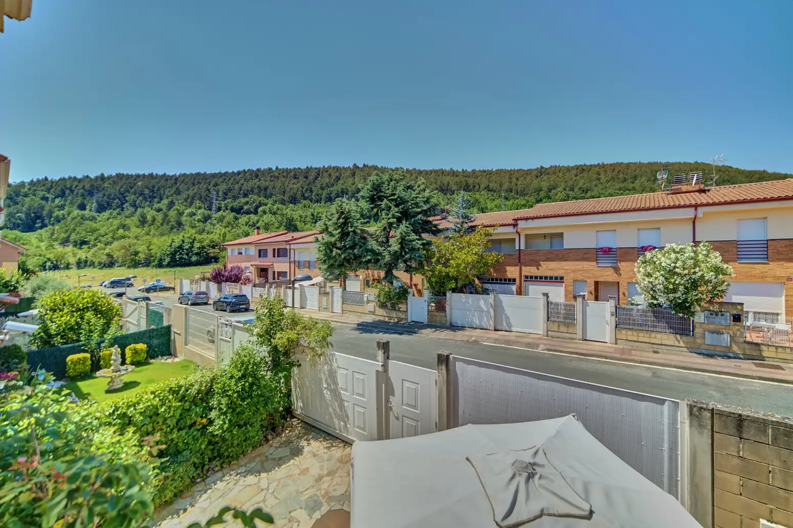 Vista exterior de Casa adosada en venta en Ezcabarte con Calefacción, Jardín privado y Parquet