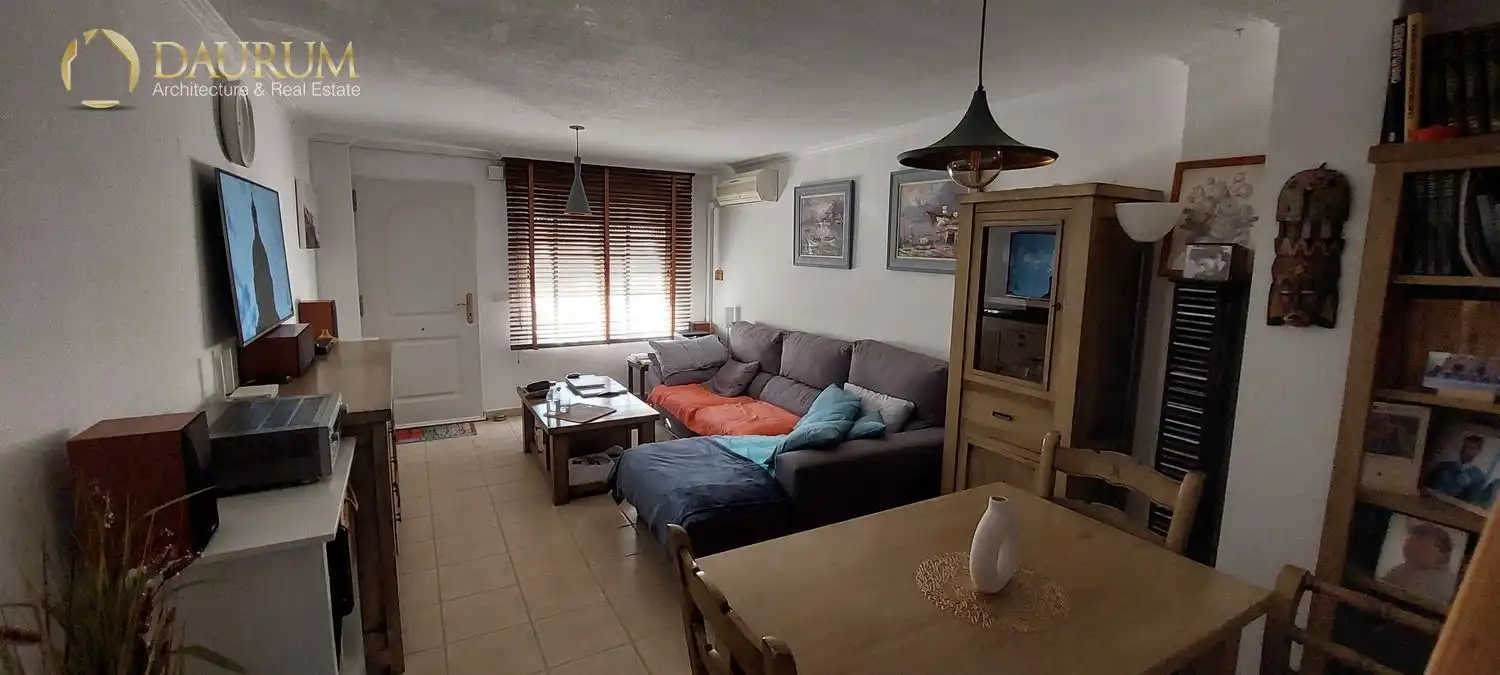 Wohnzimmer von Einfamilien-Reihenhaus zum Verkauf in Santa Pola mit Klimaanlage, Heizung und Terrasse