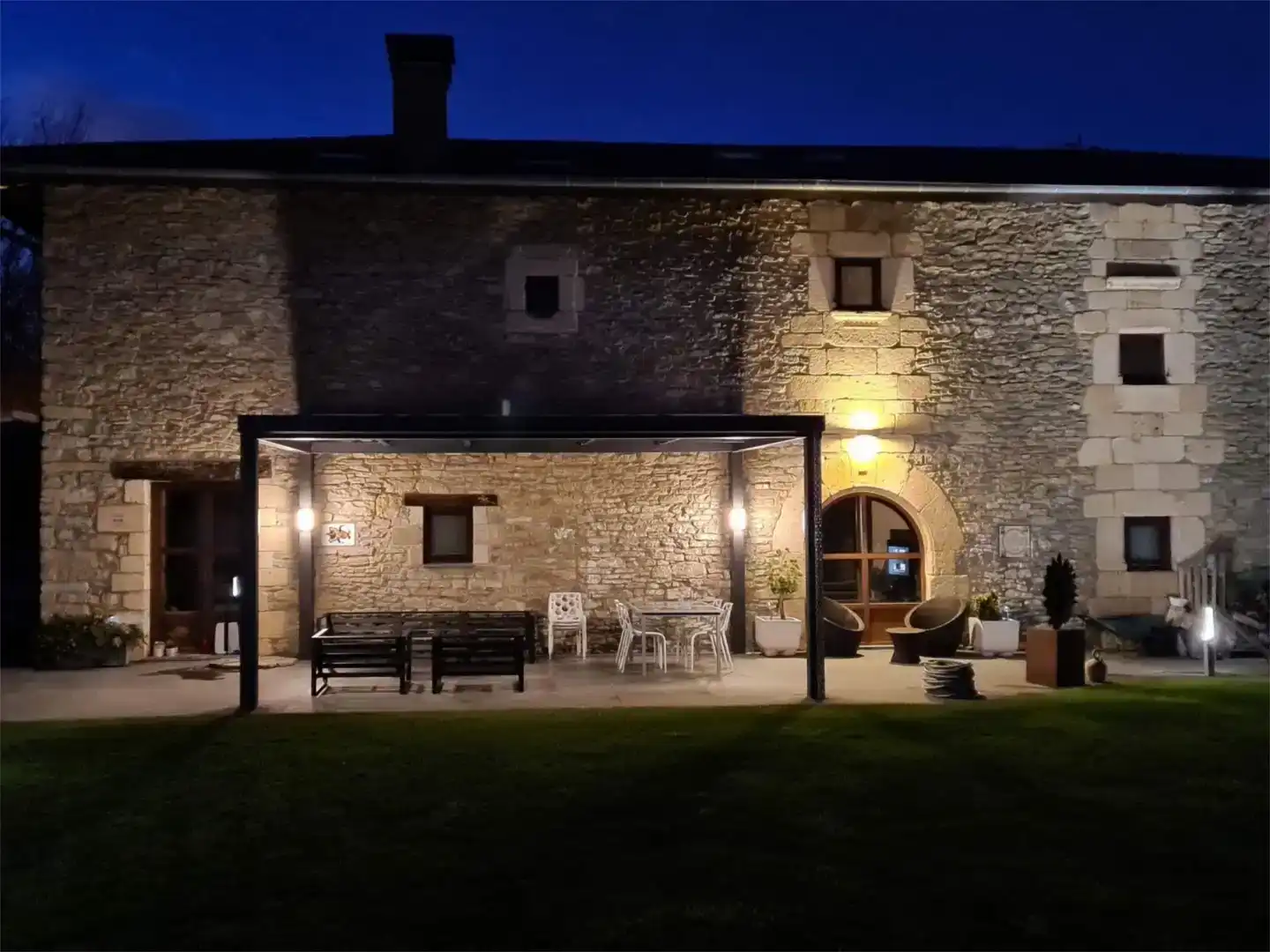 Terrassa de Casa o xalet en venda en Vitoria - Gasteiz amb Piscina