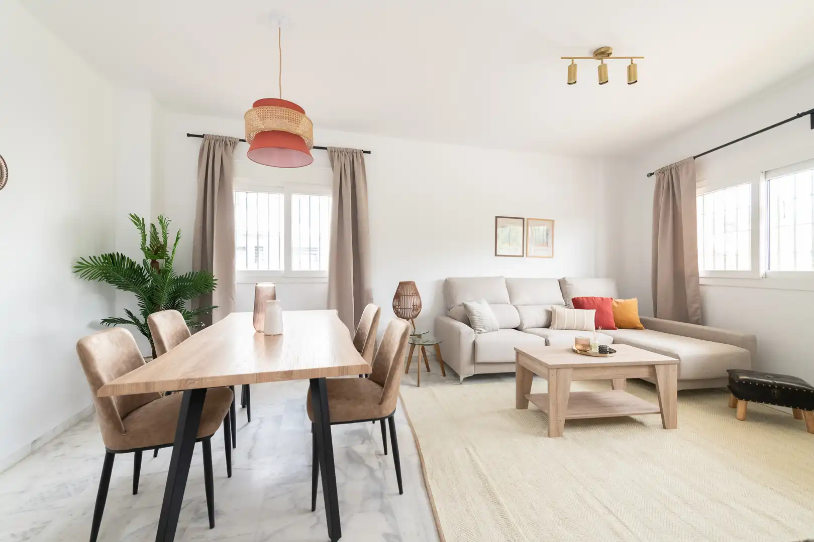 Living room of Flat for sale in Estepona  with Furnished