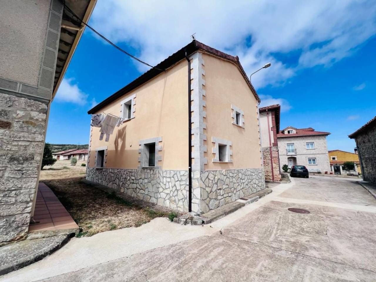 Vista exterior de Casa o xalet en venda en Atapuerca amb Calefacció