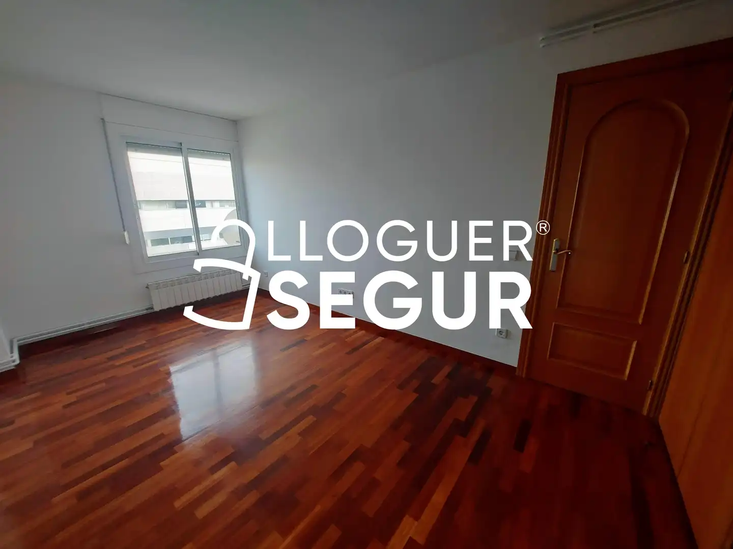 Flat for rent in de Sabino Arana , La Maternitat i Sant Ramon