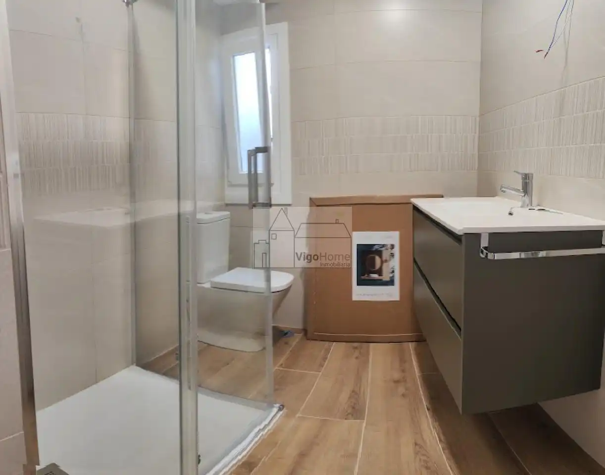 Bany de Pis de lloguer en Vigo  amb Calefacció i Traster
