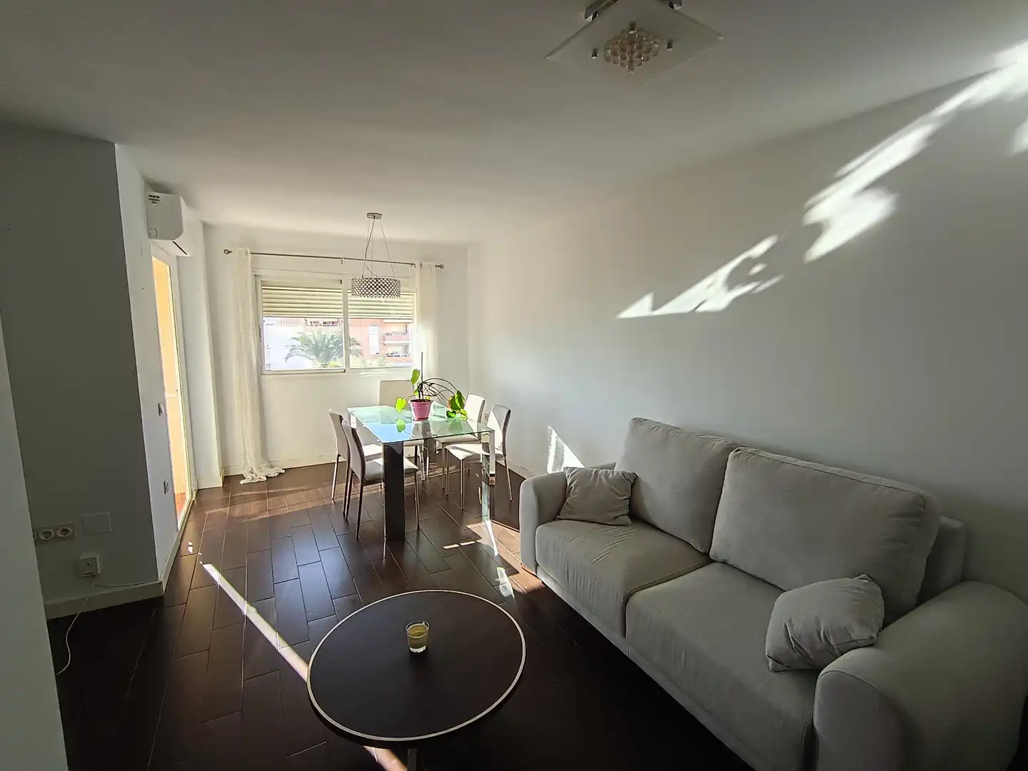 Flat with pool to rent in Calle Escritora Carmen Conde 5