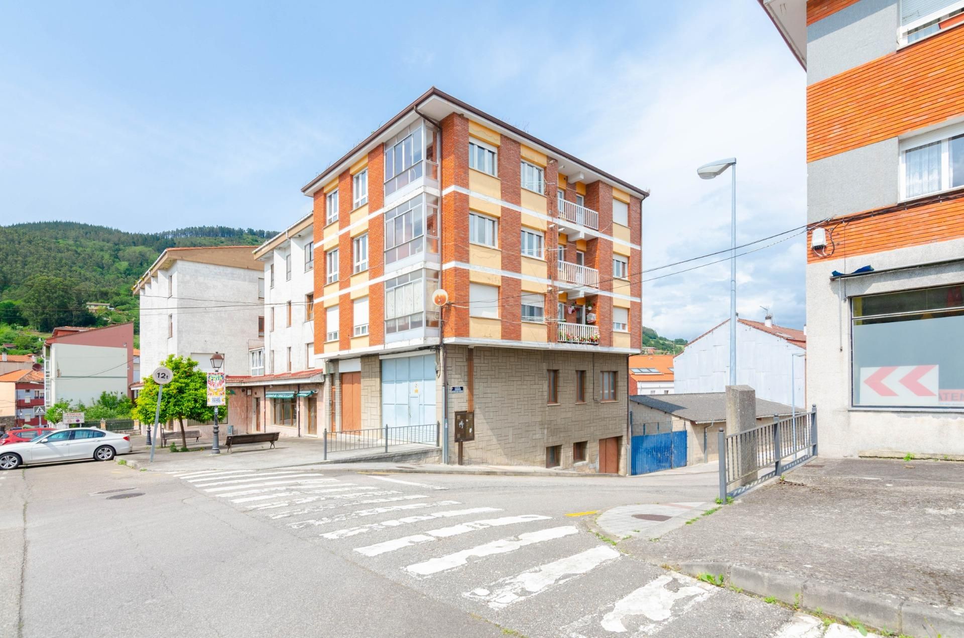 Exterior view of Building for sale in Oria