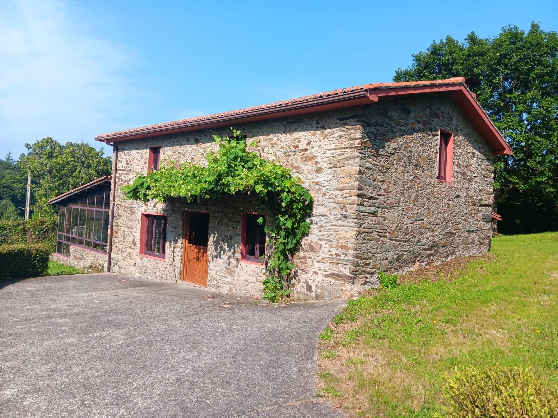 Vista exterior de Casa o xalet en venda en Abegondo amb Calefacció, Jardí privat i Terrassa