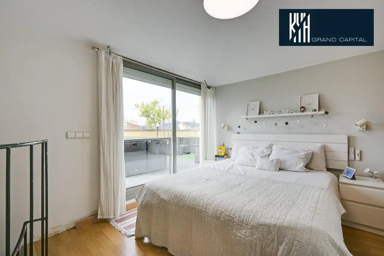 Habitación de Dúplex en venta en Salt con Calefacción, Terraza y Balcón