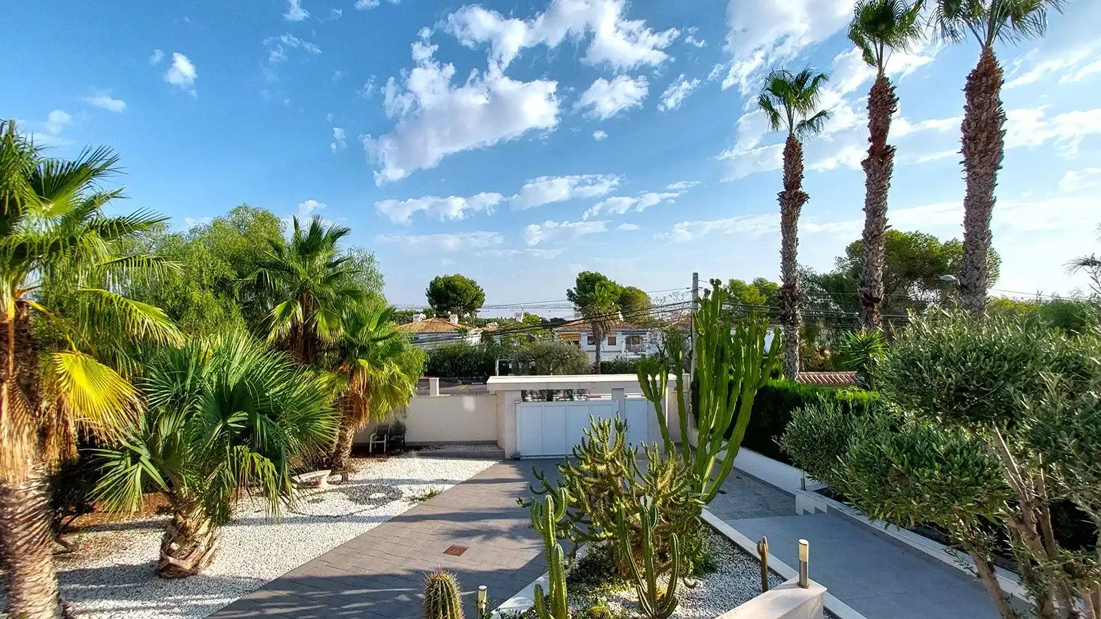 Chalet con piscina en venta en Los Balcones - Los Altos, imagen 9