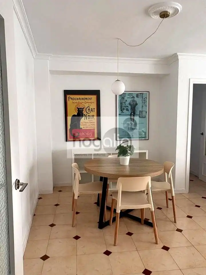 Dining room of Flat for rent in Sevilla  with Air Conditioner, Furnished and Balcony