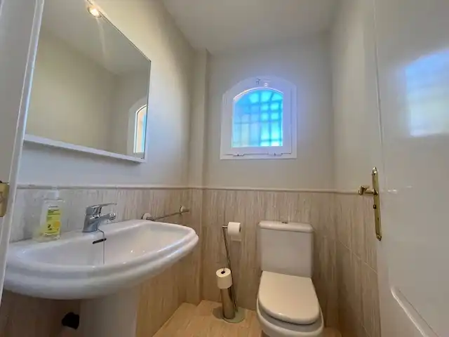 Badezimmer von Wohnung zur Miete in Ojén mit Klimaanlage, Heizung und Terrasse