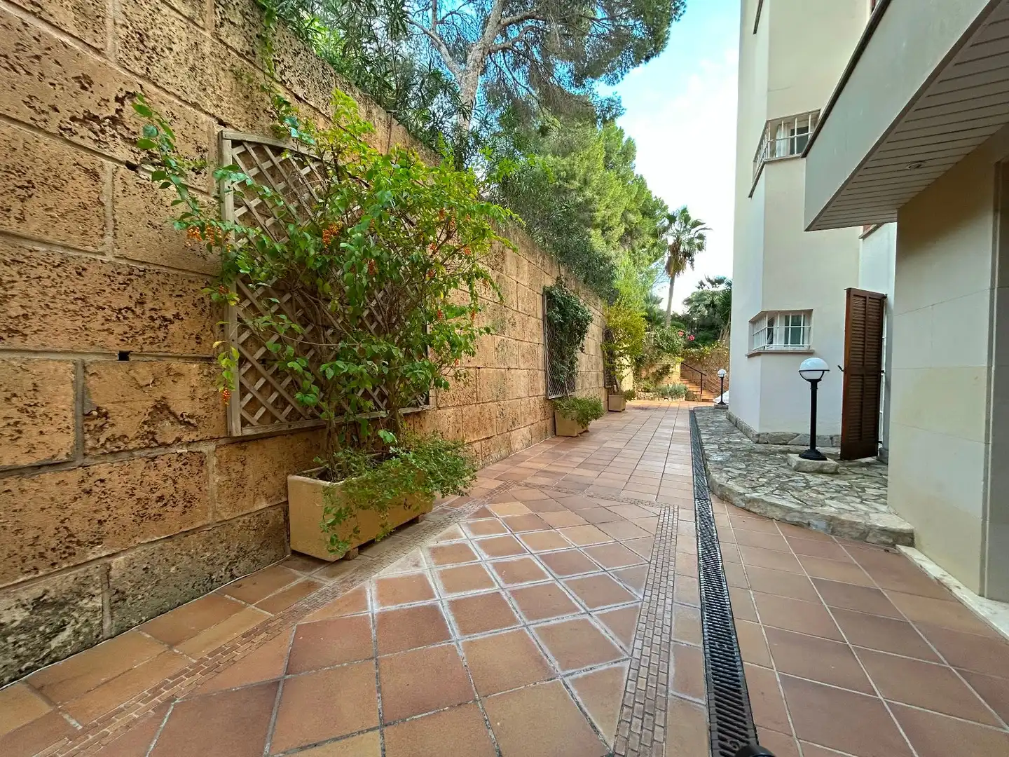 Vista exterior de Apartament en venda en Calvià amb Aire condicionat, Calefacció i Jardí privat
