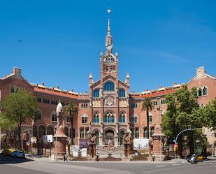 Vista exterior de Local en venda en  Barcelona Capital amb Aire condicionat, Moblat i Alarma