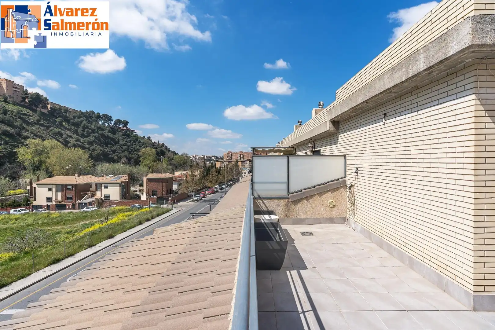 Terrasse von Einfamilien-Reihenhaus zum Verkauf in Granada mit Privatgarten und Balkon