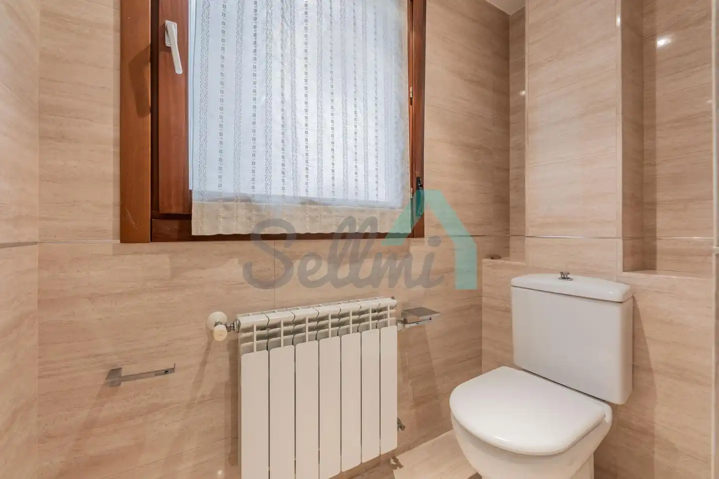 Badezimmer von Wohnung zur untervermieten in Oviedo  mit Heizung, Parkett und Möbliert
