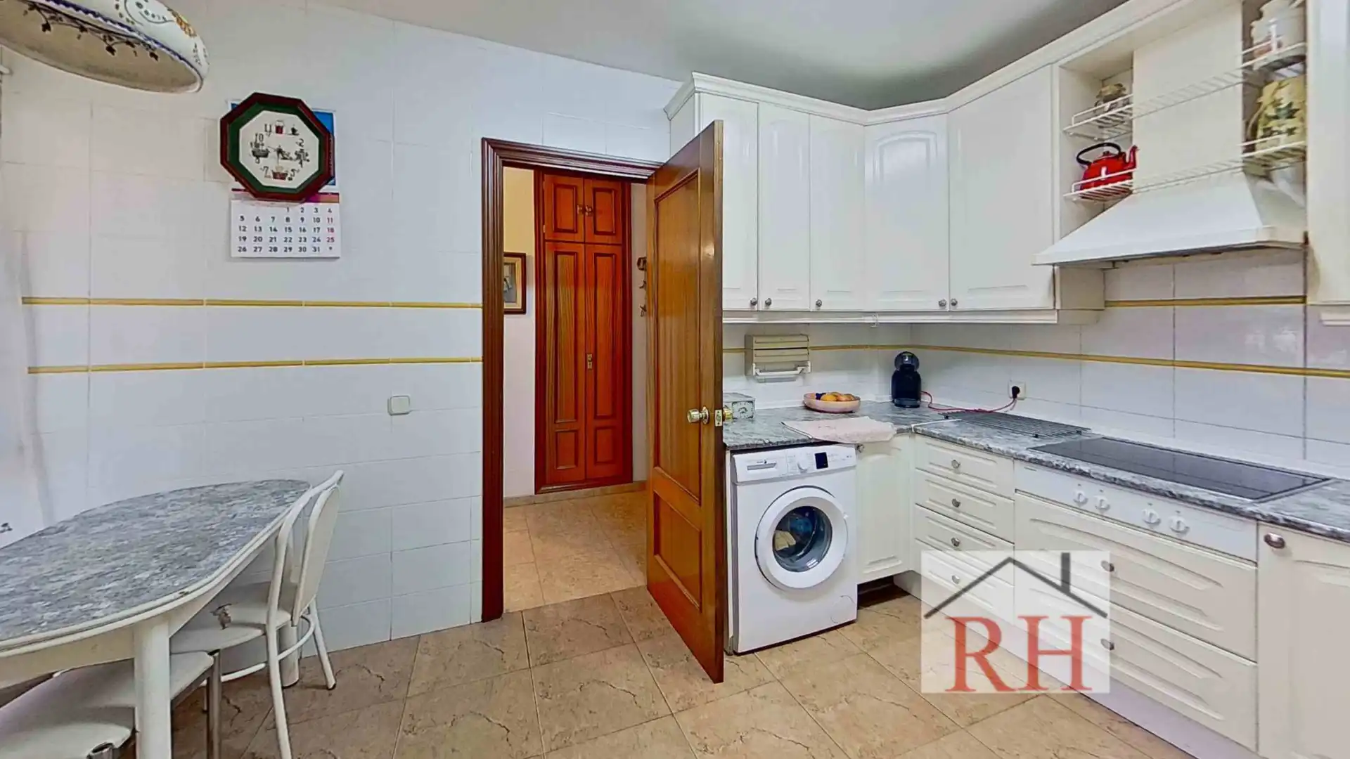 Cocina de Casa adosada en venta en Alcalá de Henares con Aire acondicionado, Calefacción y Jardín privado