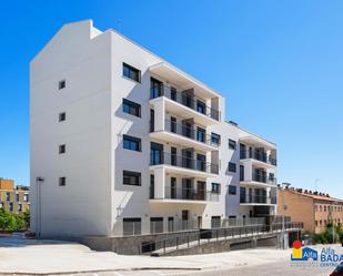 Vista exterior de Pis en venda en Badalona amb Aire condicionat, Calefacció i Terrassa