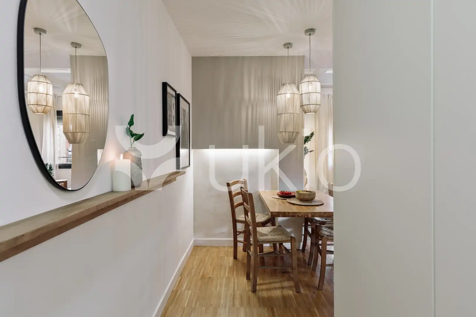 Comedor de Apartamento de alquiler en Barcelona con Aire acondicionado, Calefacción y Amueblado