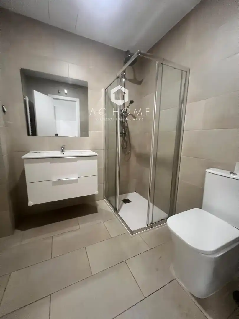 Baño de Piso de alquiler en Campo Real con Aire acondicionado, Calefacción y Piscina