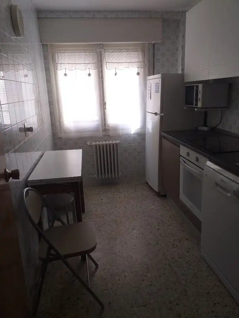 Kitchen of Flat for rent in Zaragoza  with Heating, Furnished and Oven