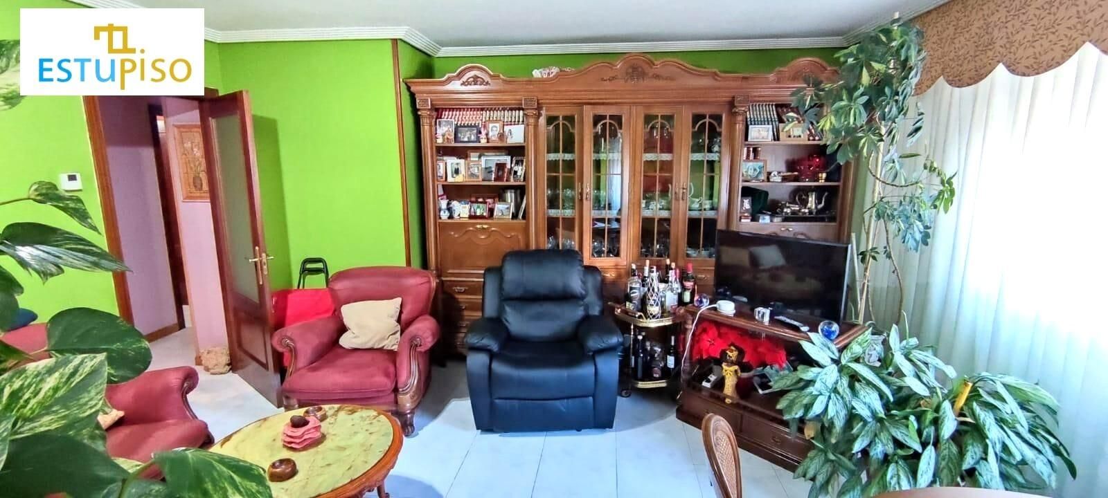 Sala d'estar de Pis en venda en León Capital  amb Calefacció i Traster