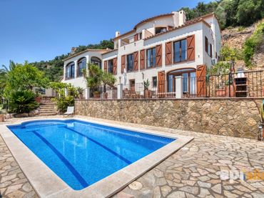 Villa avec piscine à vendre à Carrer Siena 12