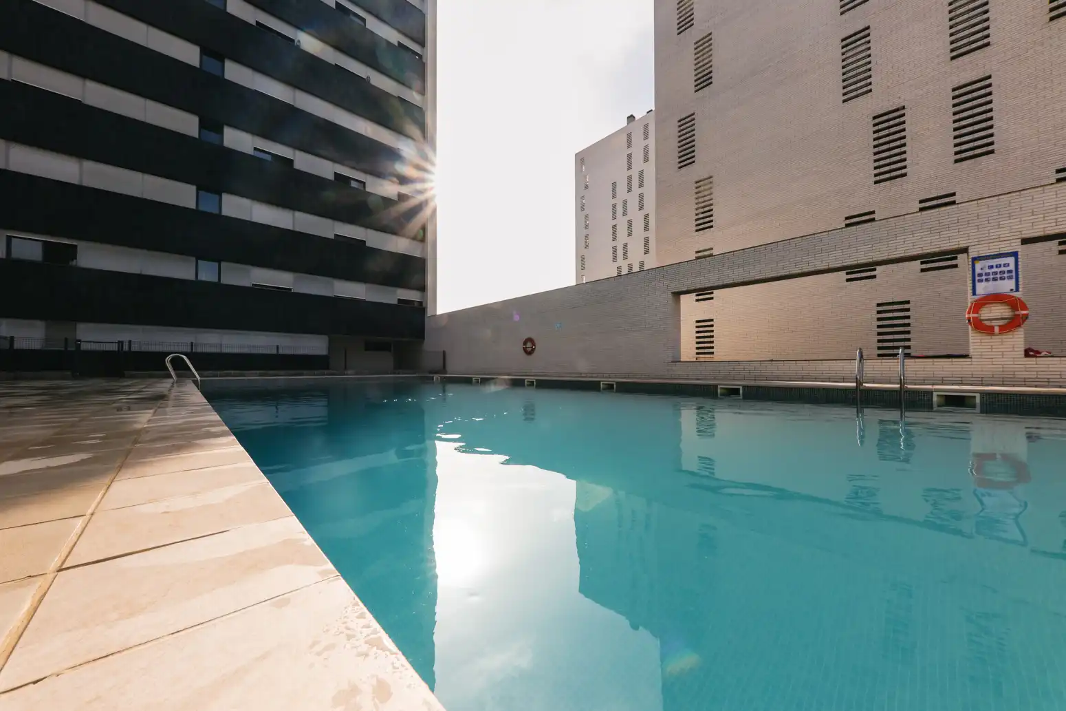 Piscina de Piso en venta en Viladecans con Aire acondicionado, Calefacción y Jardín privado